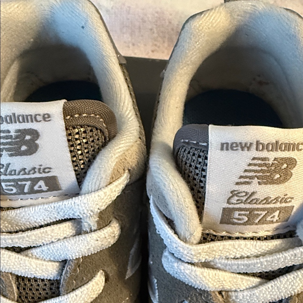 New Balance 574 Infant Sneakers in Gray and White - Picture 5 of 10